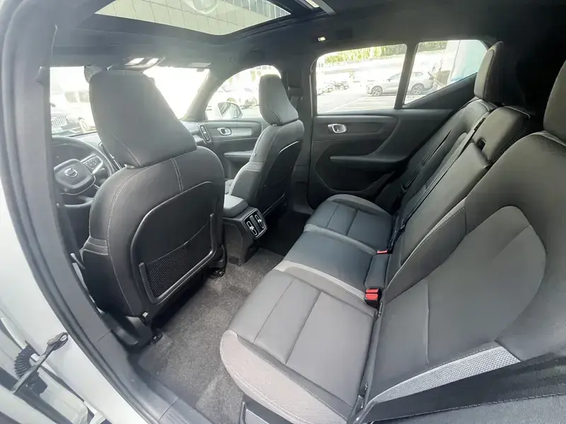 2025 Volvo XC40 с пробегом 73 000 км