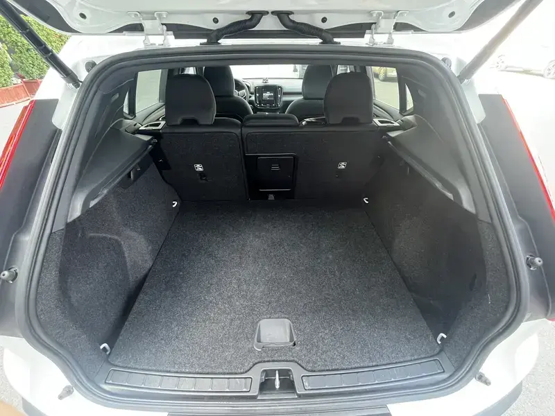 2025 Volvo XC40 с пробегом 73 000 км