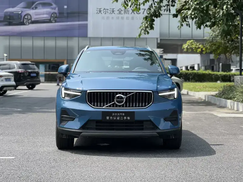 2025 Volvo XC40 с пробегом 6 900 км