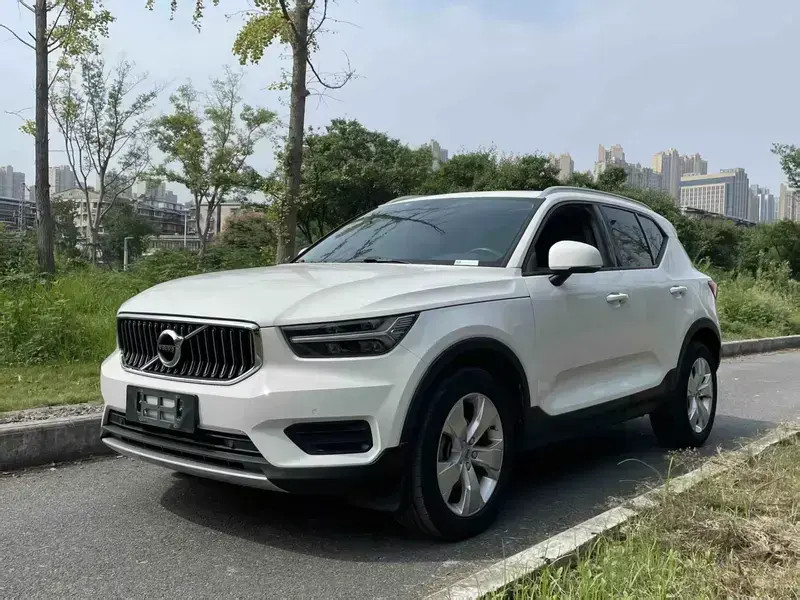 2020 Volvo XC40 с пробегом 68 000 км