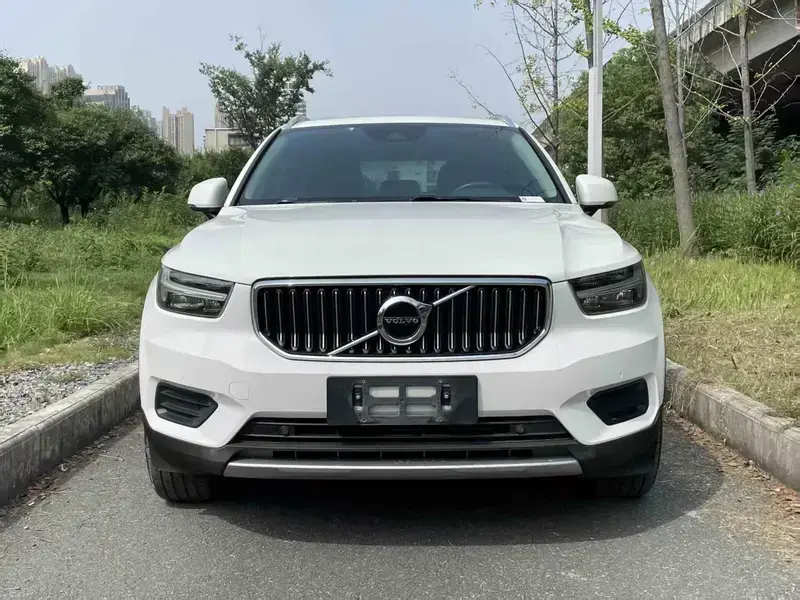2020 Volvo XC40 с пробегом 68 000 км