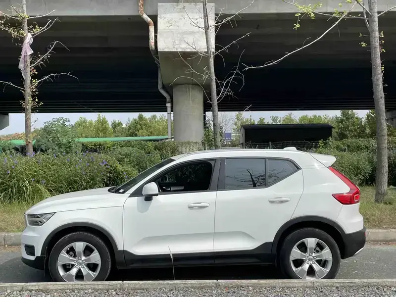 2020 Volvo XC40 с пробегом 68 000 км