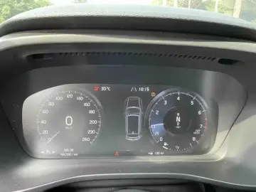2020 Volvo XC40 с пробегом 68 000 км