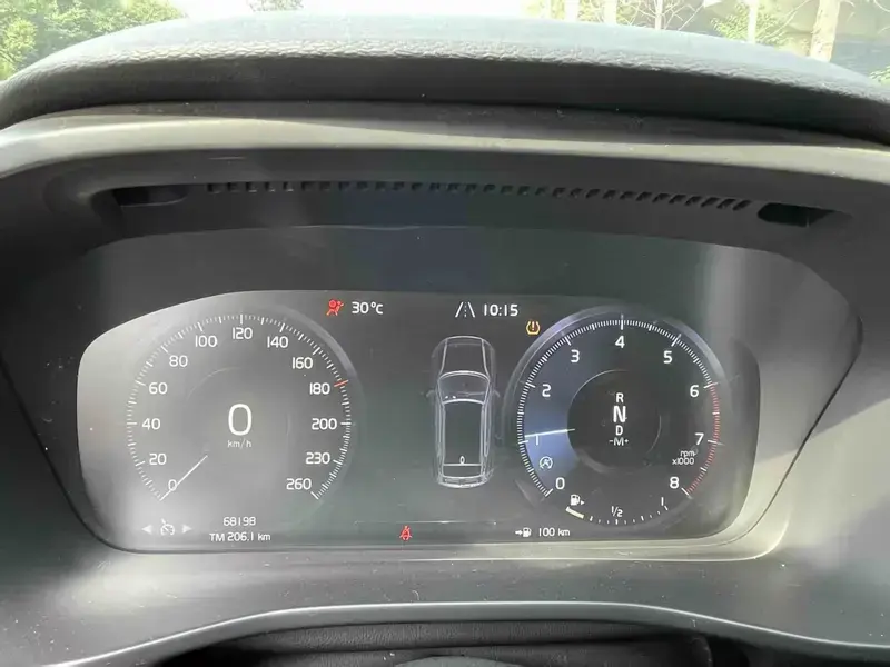 2020 Volvo XC40 с пробегом 68 000 км