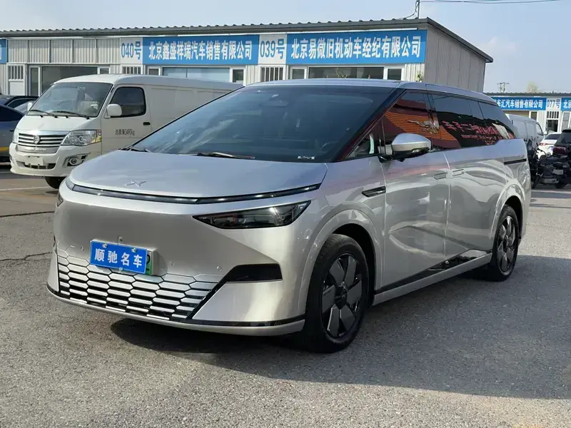 2024 Xpeng X9 с пробегом 22 000 км