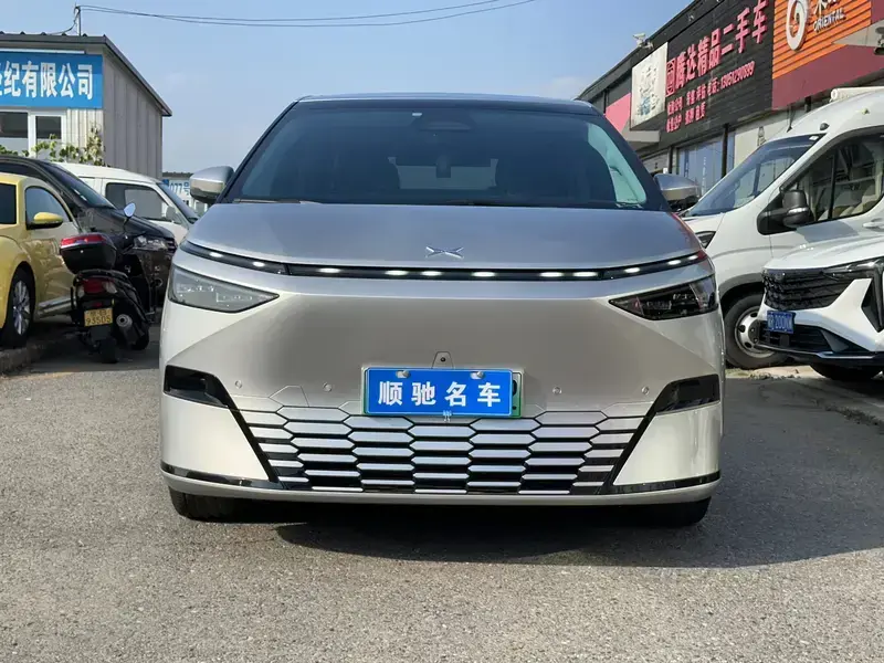 2024 Xpeng X9 с пробегом 22 000 км