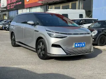 2024 Xpeng X9 с пробегом 22 000 км