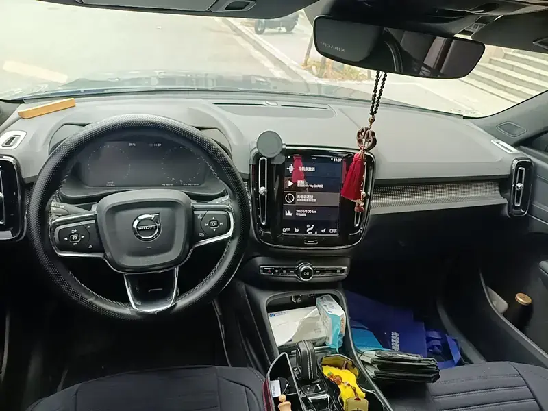 2022 Volvo XC40 с пробегом 30 700 км