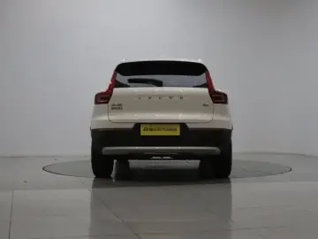 2024 Volvo XC40 с пробегом 33 900 км