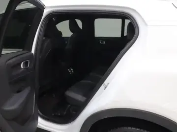 2024 Volvo XC40 с пробегом 33 900 км