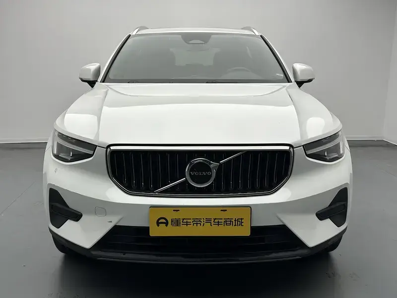 2024 Volvo XC40 с пробегом 74 600 км