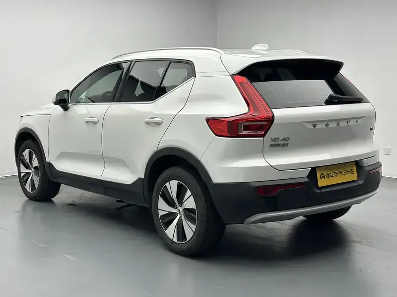 2024 Volvo XC40 с пробегом 74 600 км