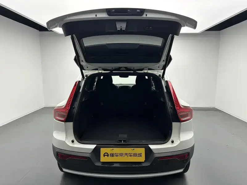 2024 Volvo XC40 с пробегом 74 600 км