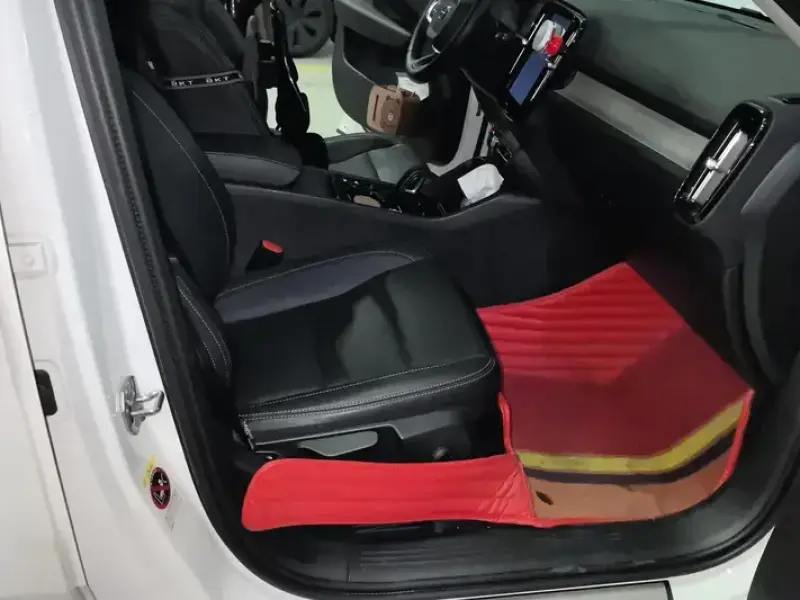 2020 Volvo XC40 с пробегом 47 000 км