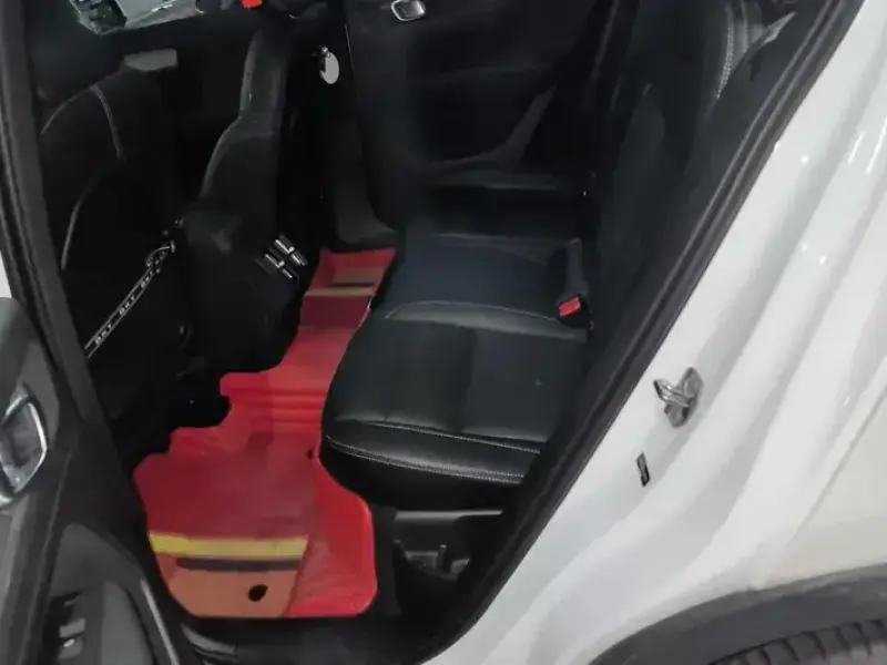2020 Volvo XC40 с пробегом 47 000 км