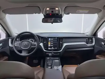 2020 Volvo XC60 с пробегом 49 800 км