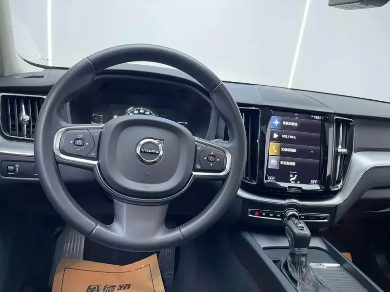 2020 Volvo XC60 с пробегом 49 800 км