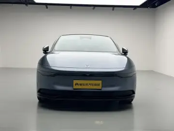 2024 Zeekr 007 с пробегом 21 300 км