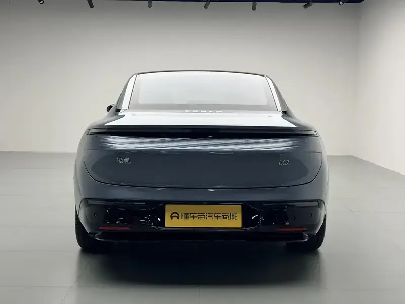 2024 Zeekr 007 с пробегом 21 300 км