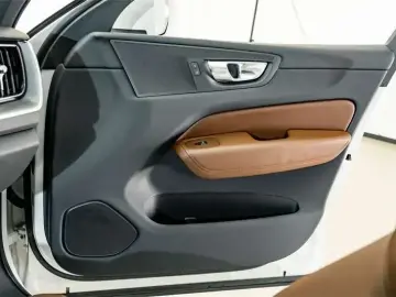2023 Volvo XC60 с пробегом 49 900 км