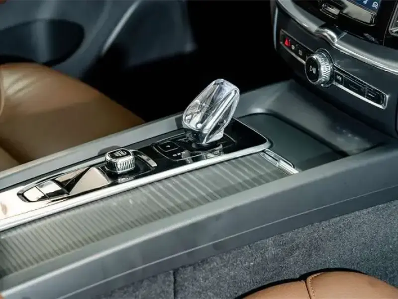 2023 Volvo XC60 с пробегом 49 900 км