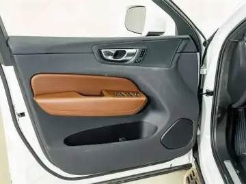 2023 Volvo XC60 с пробегом 49 900 км