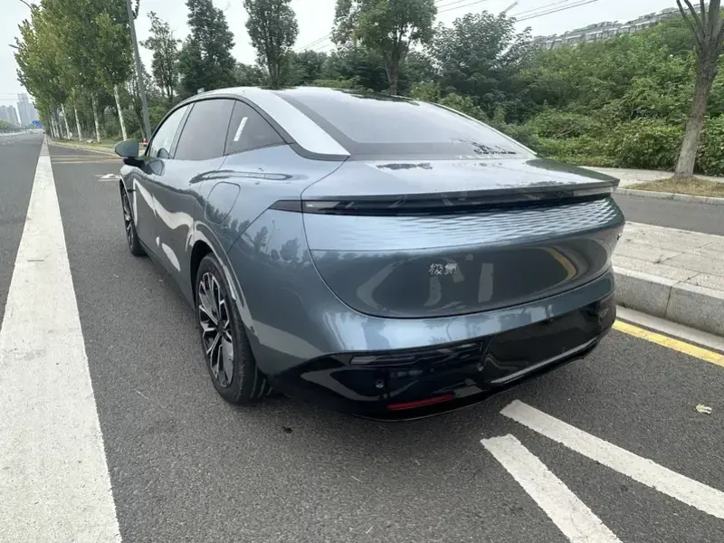 2024 Zeekr 007 с пробегом 39 000 км
