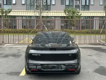 2024 Zeekr 007 с пробегом 28 000 км
