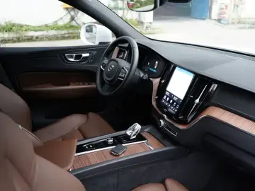 2023 Volvo XC60 с пробегом 31 000 км