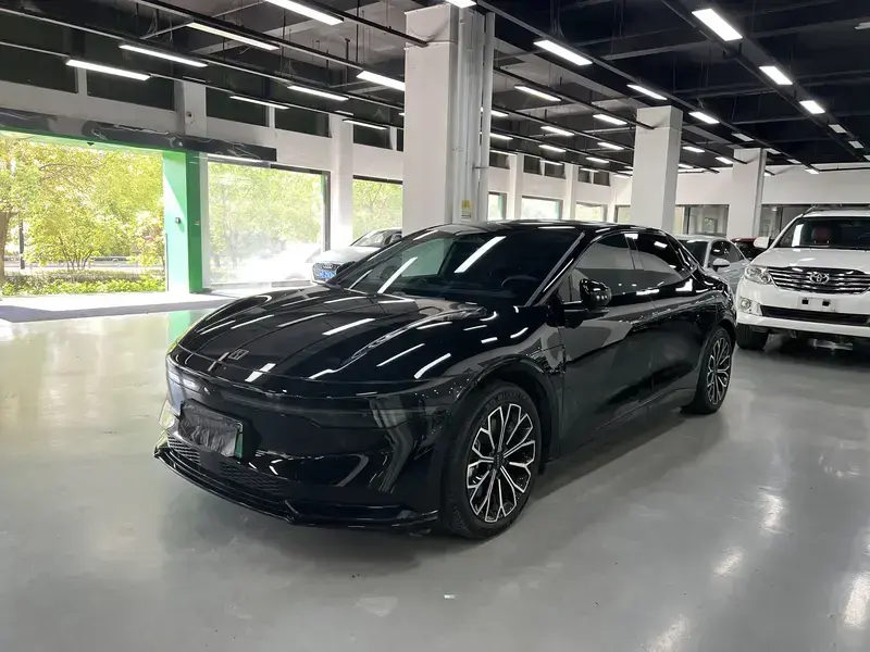 2024 Zeekr 007 с пробегом 50 000 км