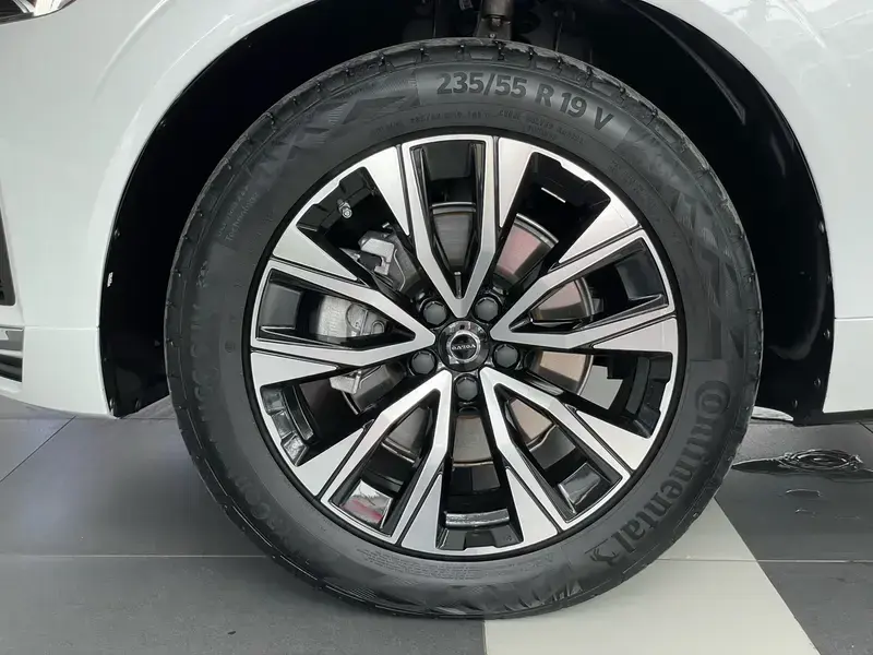 2023 Volvo XC60 с пробегом 140 000 км