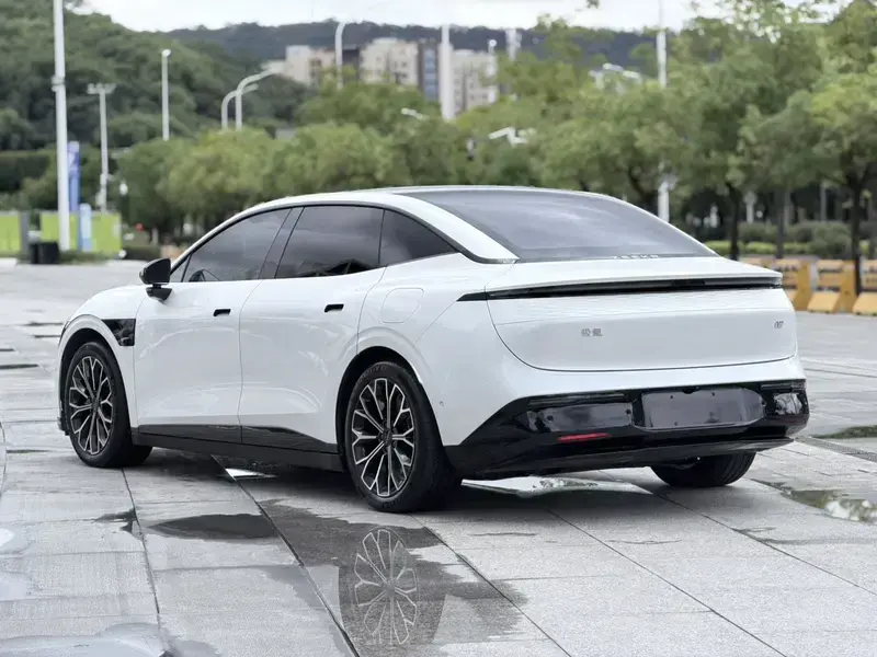 2024 Zeekr 007 с пробегом 37 700 км