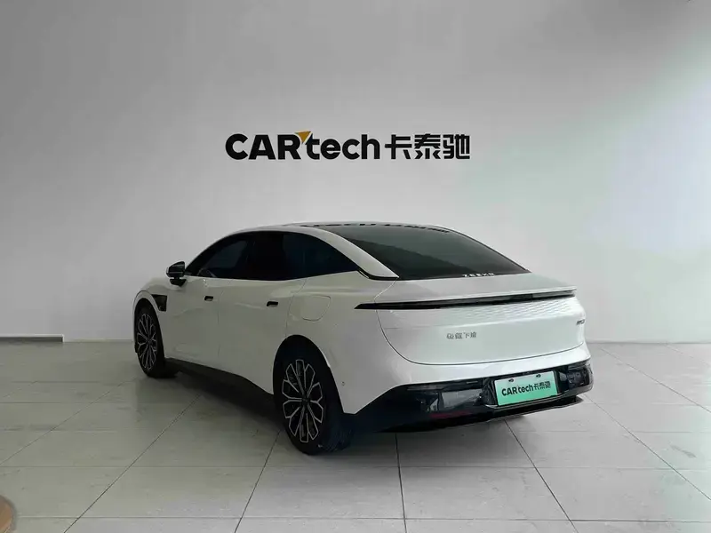 2025 Zeekr 007 с пробегом 13 000 км
