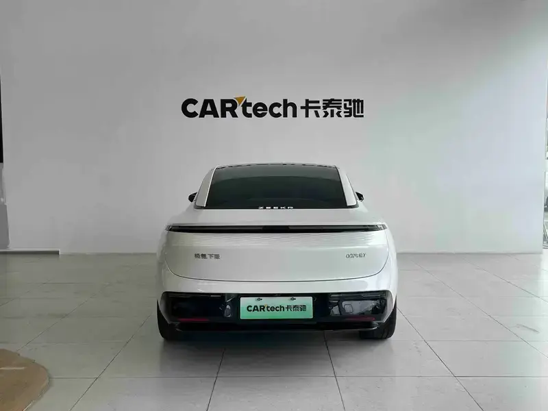 2025 Zeekr 007 с пробегом 13 000 км