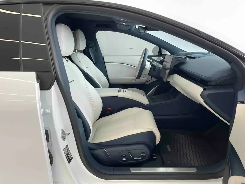 2025 Zeekr 007 с пробегом 13 000 км