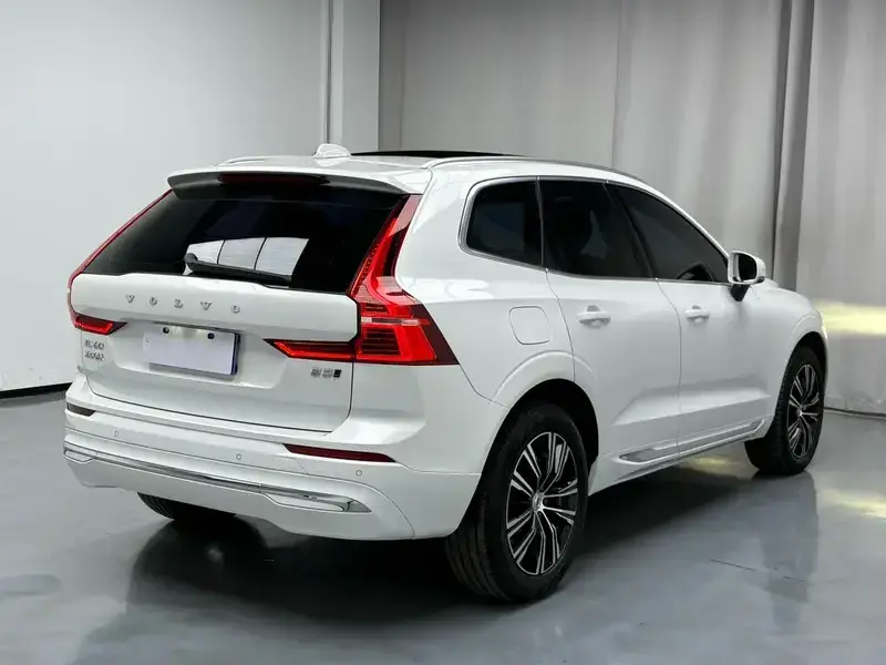 2022 Volvo XC60 с пробегом 50 000 км