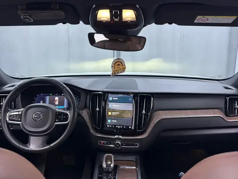 2022 Volvo XC60 с пробегом 50 000 км