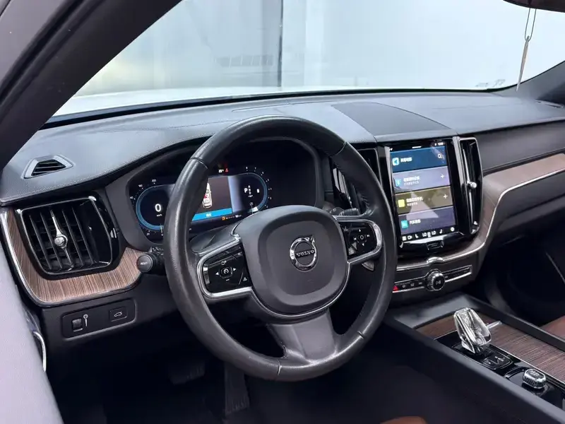 2022 Volvo XC60 с пробегом 50 000 км