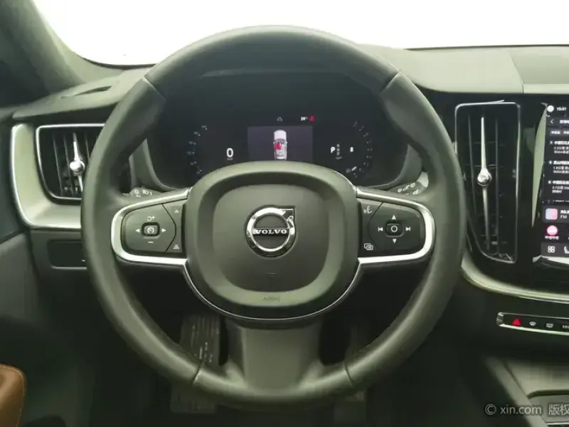 2024 Volvo XC60 с пробегом 30 500 км