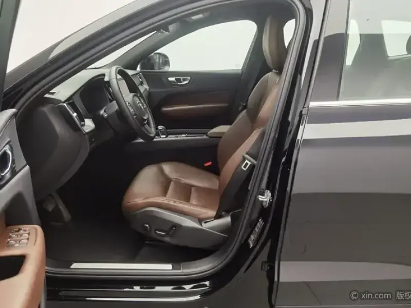 2024 Volvo XC60 с пробегом 30 500 км
