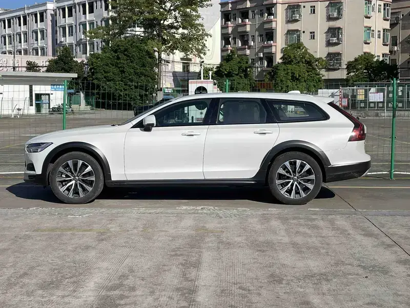 2024 Volvo V90 с пробегом 14 700 км