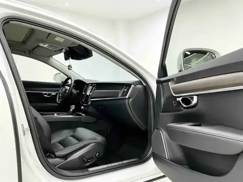 2020 Volvo V90 с пробегом 79 000 км