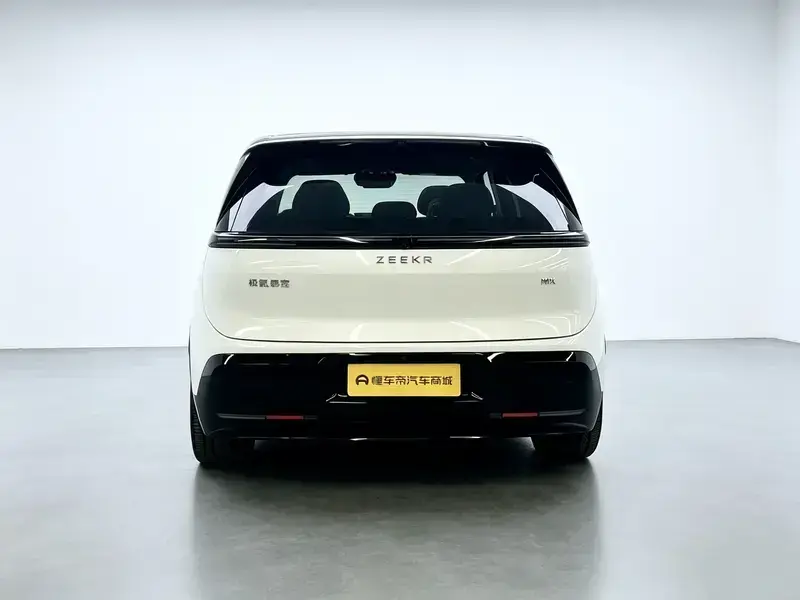 2025 Zeekr Mix с пробегом 47 600 км