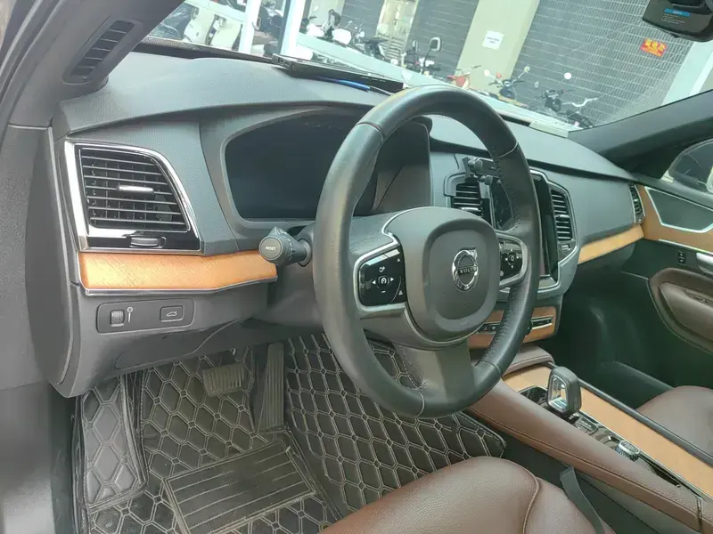 2022 Volvo XC90 с пробегом 63 300 км