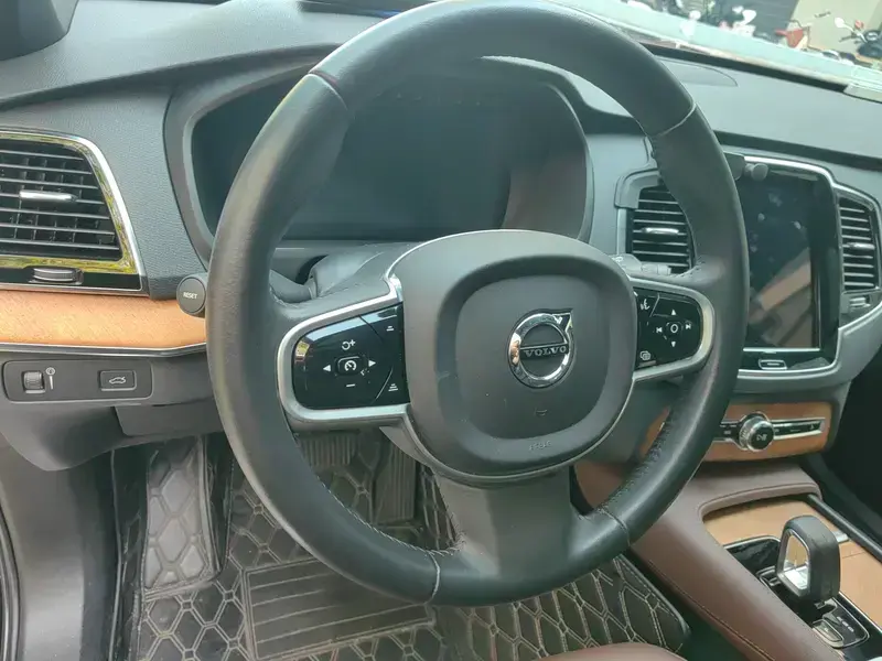 2022 Volvo XC90 с пробегом 63 300 км