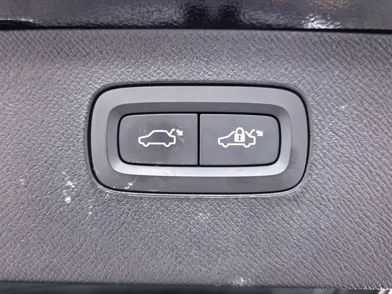 2020 Volvo XC90 с пробегом 40 700 км