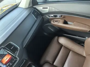 2020 Volvo XC90 с пробегом 123 000 км