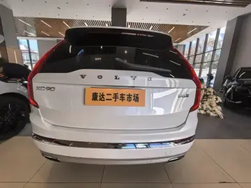 2021 Volvo XC90 с пробегом 43 900 км