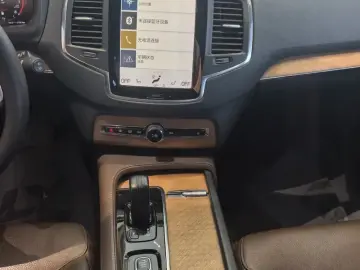 2021 Volvo XC90 с пробегом 43 900 км