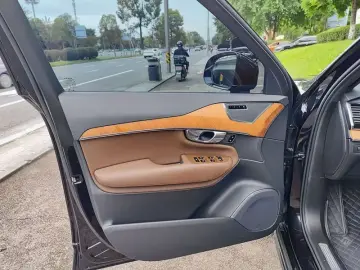 2021 Volvo XC90 с пробегом 90 000 км